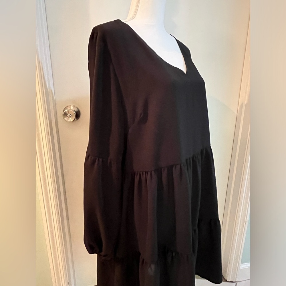 Women’s loose fit, v neck dress, size large, black - Picture 2 of 9